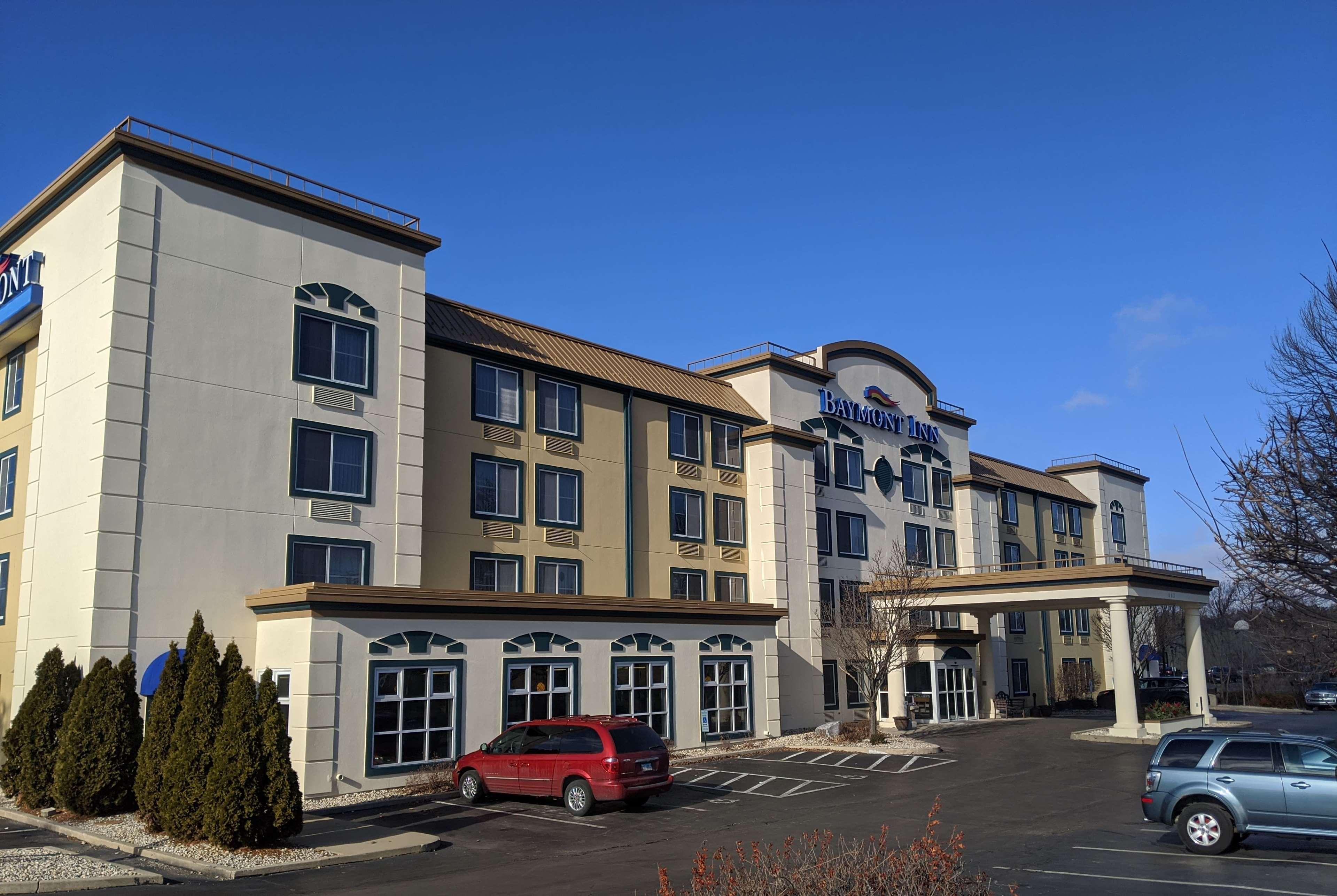 Baymont By Wyndham Rockford Hotel Exterior photo